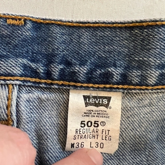 LEVI’S Men’s 505 Regular Fit Straight Leg Jeans, Size 36 x 30. - Picture 3 of 6